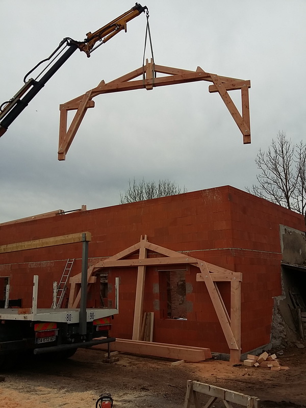 Amc charpente pose d'une ferme sur toiture maison neuve